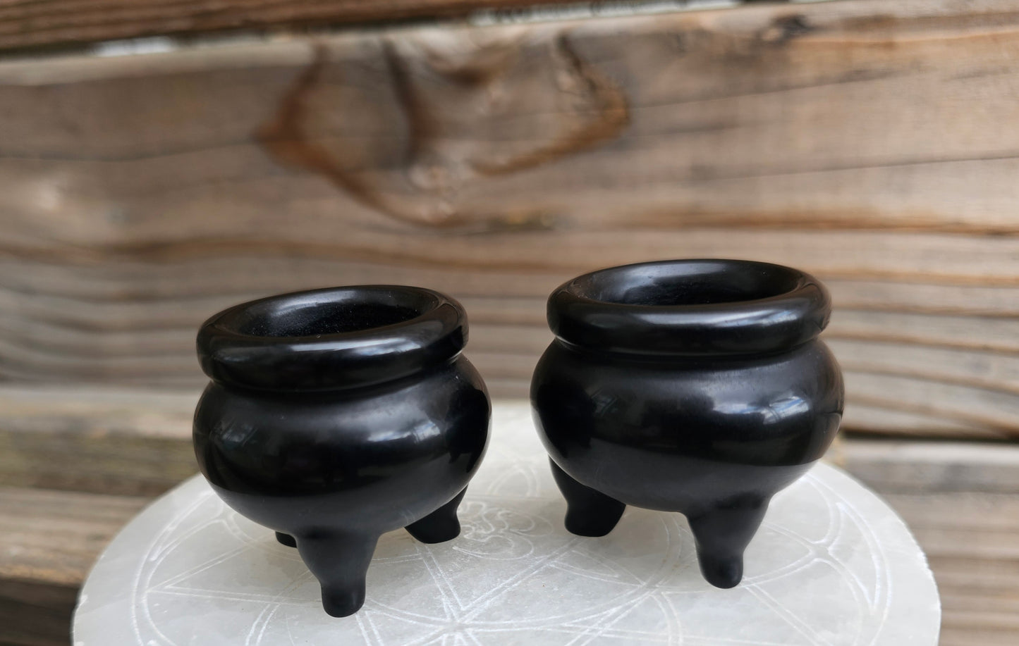 Black Obsidian Cauldron (1)